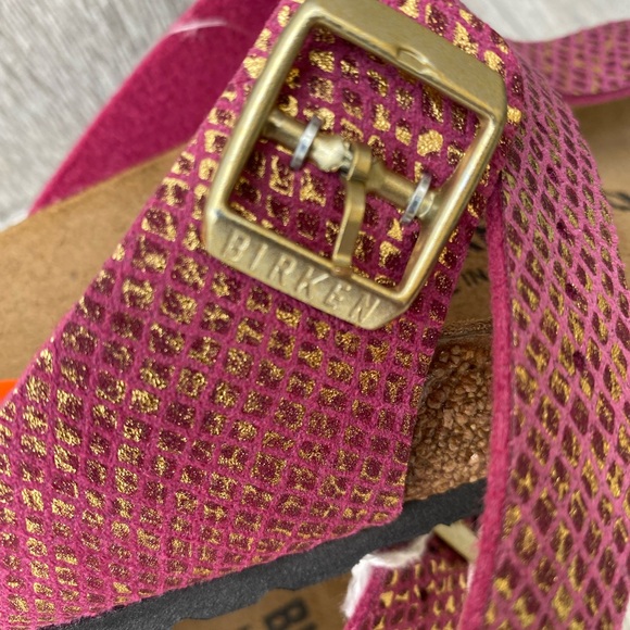 Birkenstock women’s sandals size 11 available dark fuchsia - Picture 11 of 12